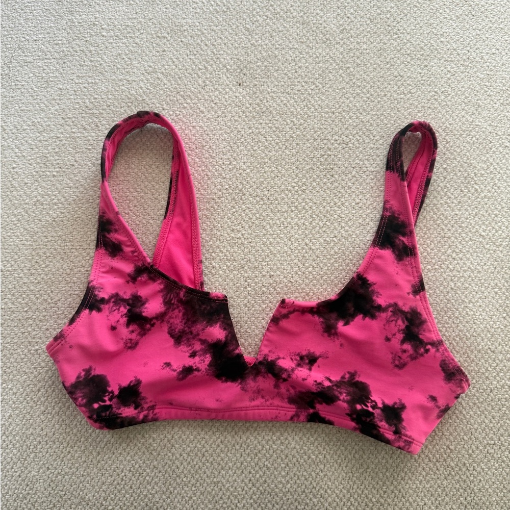 Pink & Black Tie-Dye V-Neck Sports Bra